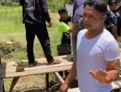 Pemuda Kampung Cemparam Jaya Gotong Royong Bangun Pos Ronda Tindaklanjuti Instruksi Bupati