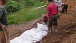 Gerakan Indonesia ASRI Digelar di Cemparam Jaya, Warga Bangun Tanggul hingga Bersihkan Fasilitas Umum