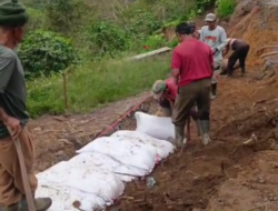 Gerakan Indonesia ASRI Digelar di Cemparam Jaya, Warga Bangun Tanggul hingga Bersihkan Fasilitas Umum