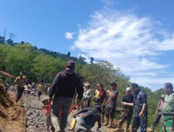 Gotong Royong Warga, Jalan Rabat Beton dan Gorong-Gorong di Cemparam Jaya Mulai Dibangun